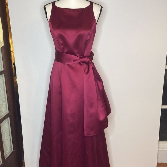 Betsy & Adams Dress Gown Burgundy with Wrap Gown Dress - Picture 12 of 16
